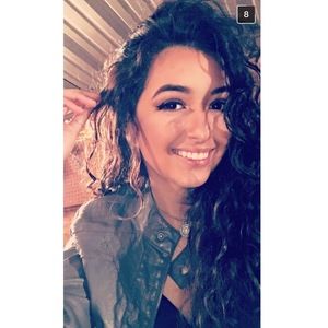 Meet your Posher, Daniela